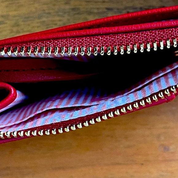 Vendula London Zippered Card and Wallet with Key Ring VEGAN Leather- Deep Red - Picture 6 of 6